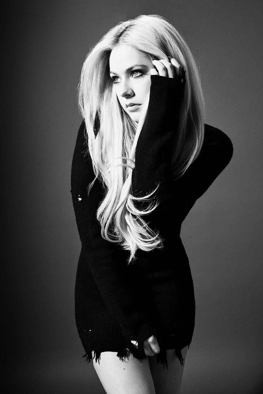 AVRIL_LAVIGNE_HEAD-_ABOVE_WATER_12